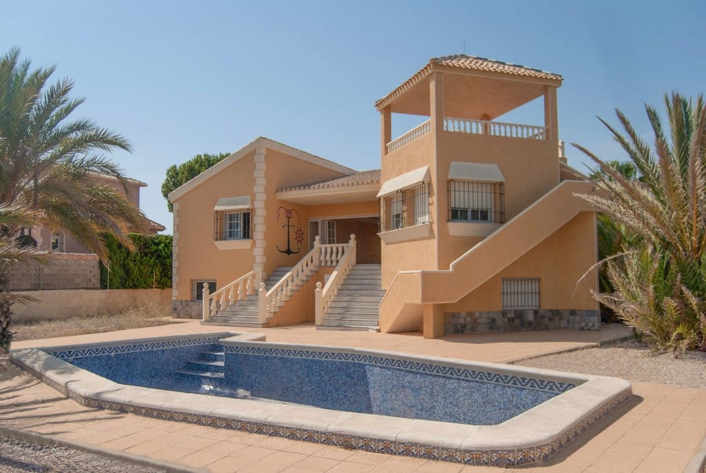 3 soveværelse Villa til salg i La Manga del Mar Menor med swimmingpool - € 780.000 (Ref: 8323594)