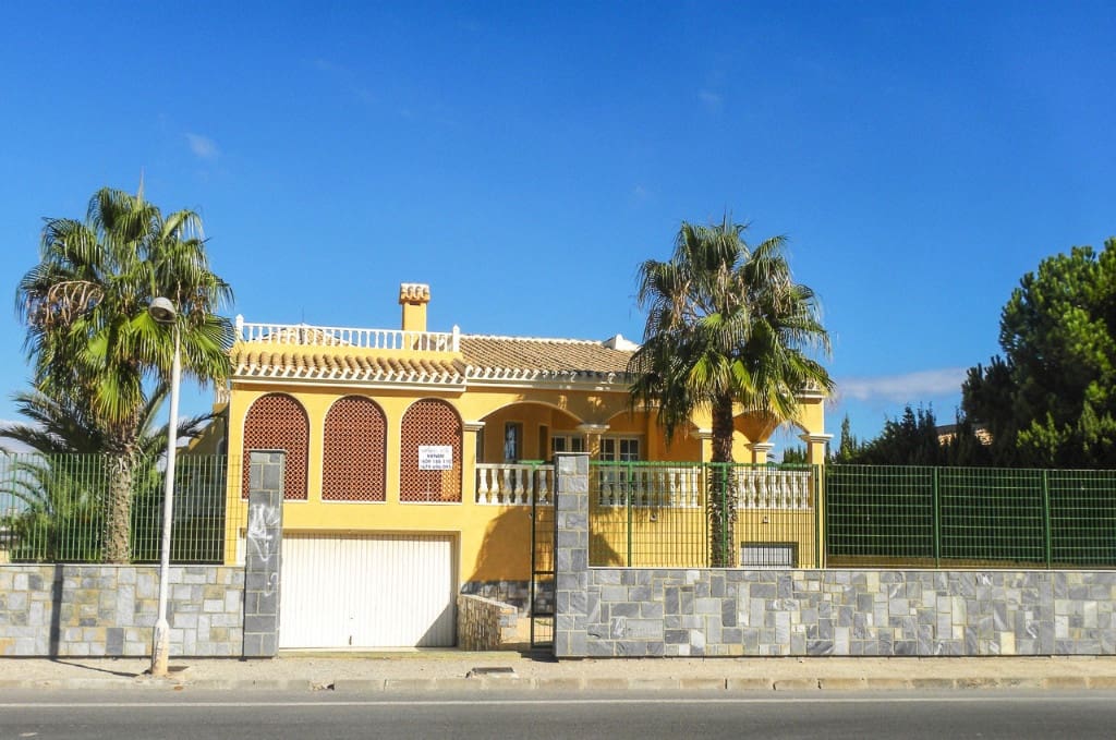 3 soveværelse Villa til salg i La Manga del Mar Menor med swimmingpool - € 780.000 (Ref: 8323594)