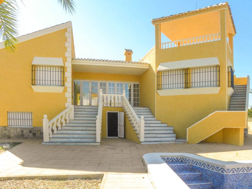 3 soveværelse Villa til salg i La Manga del Mar Menor med swimmingpool - € 780.000 (Ref: 8323594)