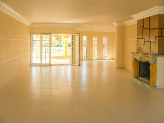 3 soveværelse Villa til salg i La Manga del Mar Menor med swimmingpool - € 780.000 (Ref: 8323594)