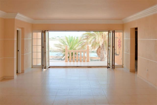 3 soveværelse Villa til salg i La Manga del Mar Menor med swimmingpool - € 780.000 (Ref: 8323594)