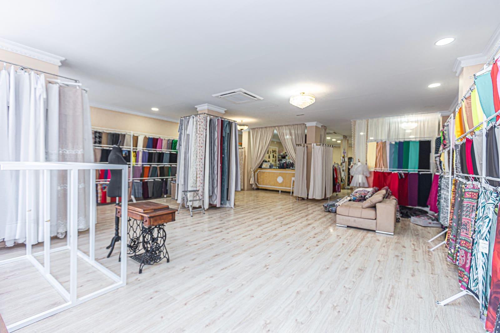 Commercial for sale in Torrevieja - € 199,000 (Ref: 8387510)