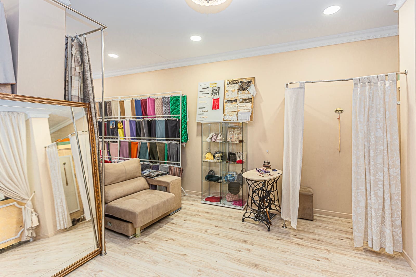 Commercial for sale in Torrevieja - € 199,000 (Ref: 8387510)