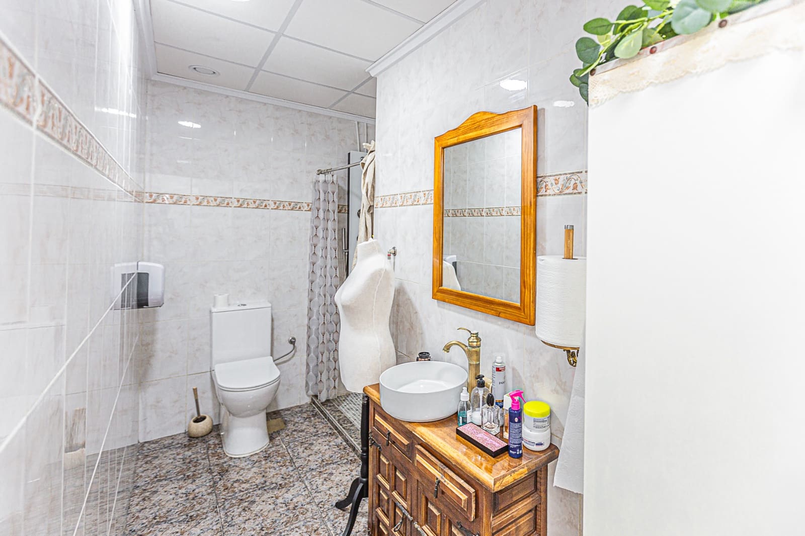 Commercial for sale in Torrevieja - € 199,000 (Ref: 8387510)