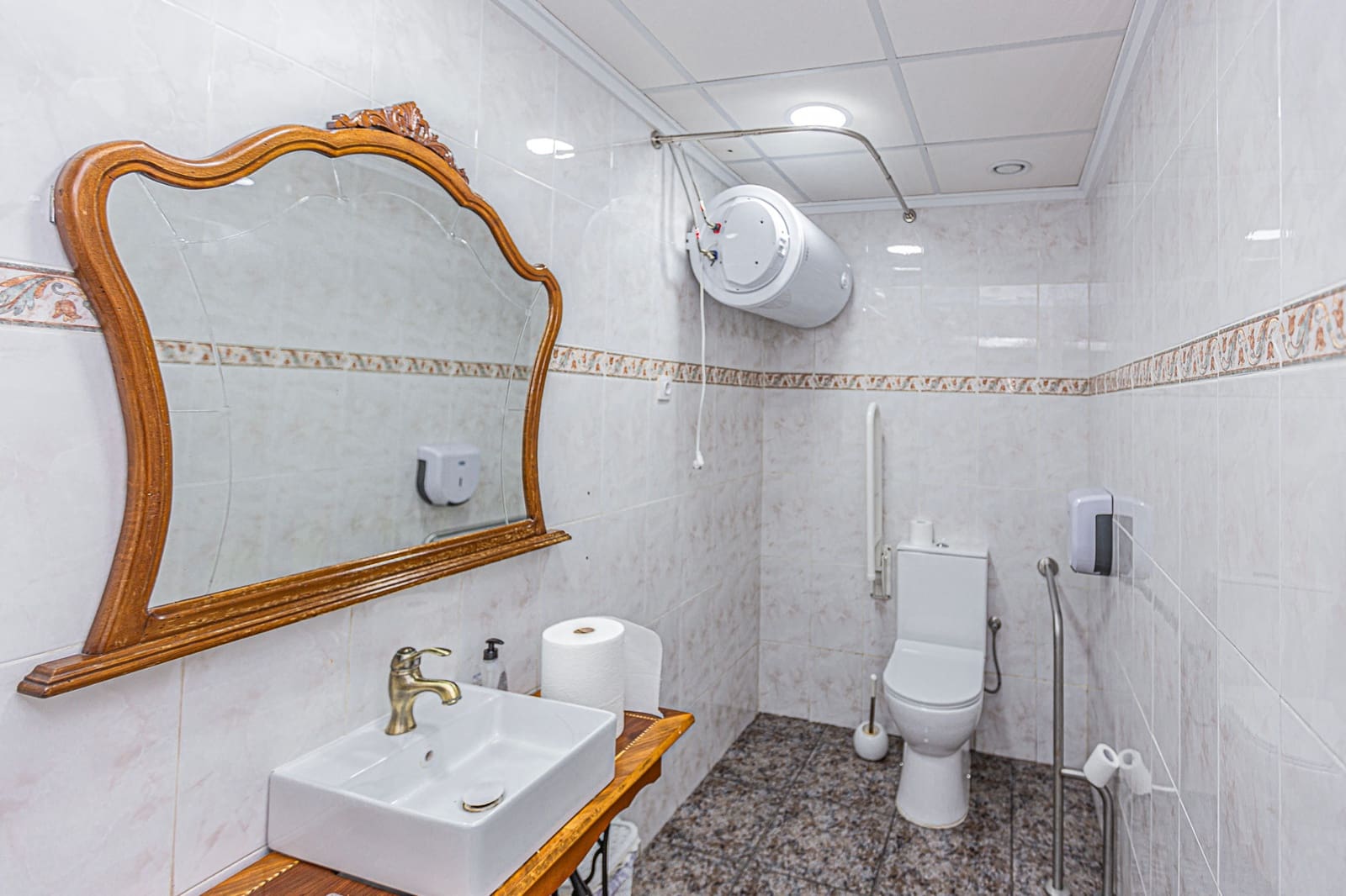 Commercial for sale in Torrevieja - € 199,000 (Ref: 8387510)