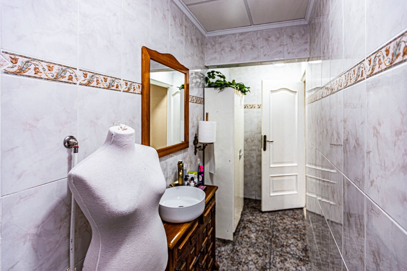 Commercial for sale in Torrevieja - € 199,000 (Ref: 8387510)