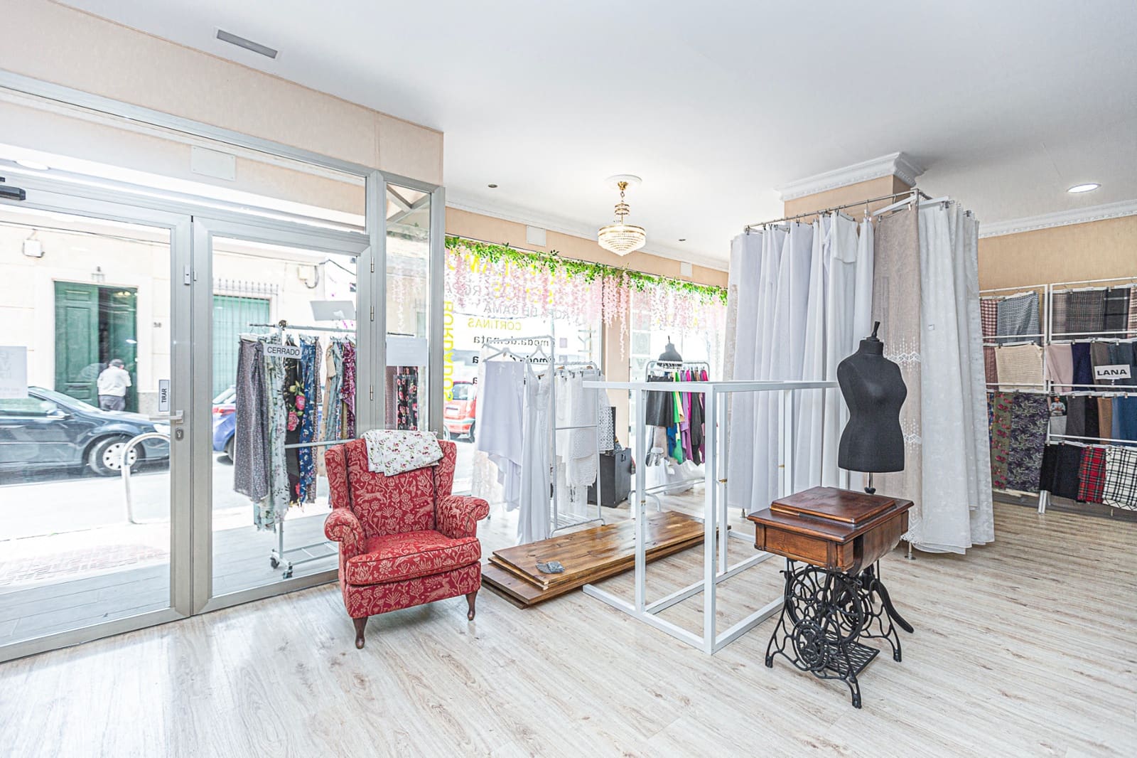 Commercial for sale in Torrevieja - € 199,000 (Ref: 8387510)