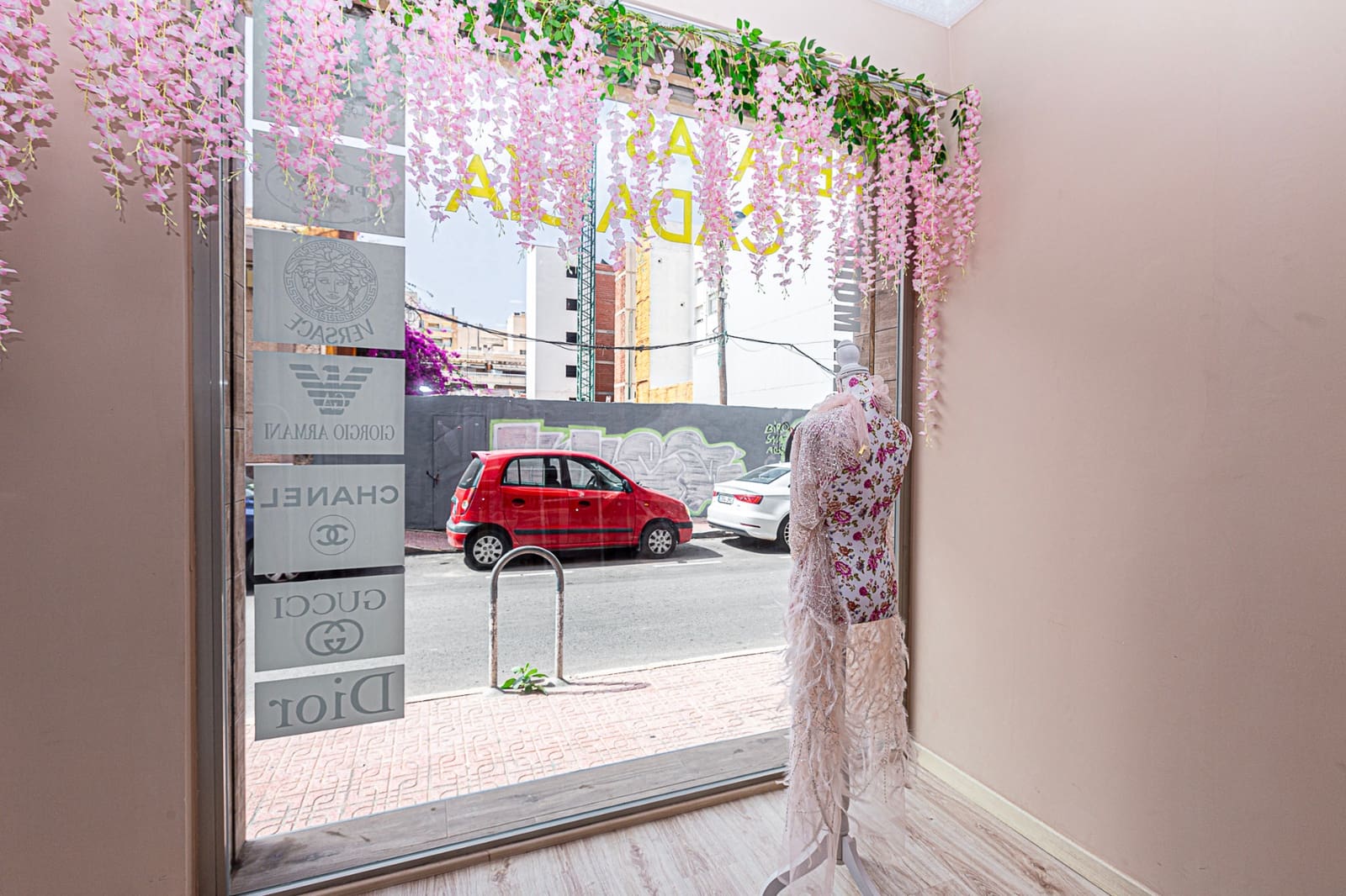 Commercial for sale in Torrevieja - € 199,000 (Ref: 8387510)