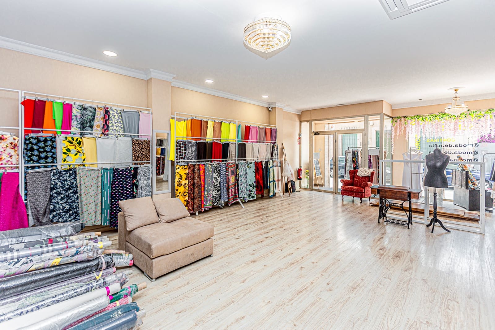 Commercial for sale in Torrevieja - € 199,000 (Ref: 8387510)