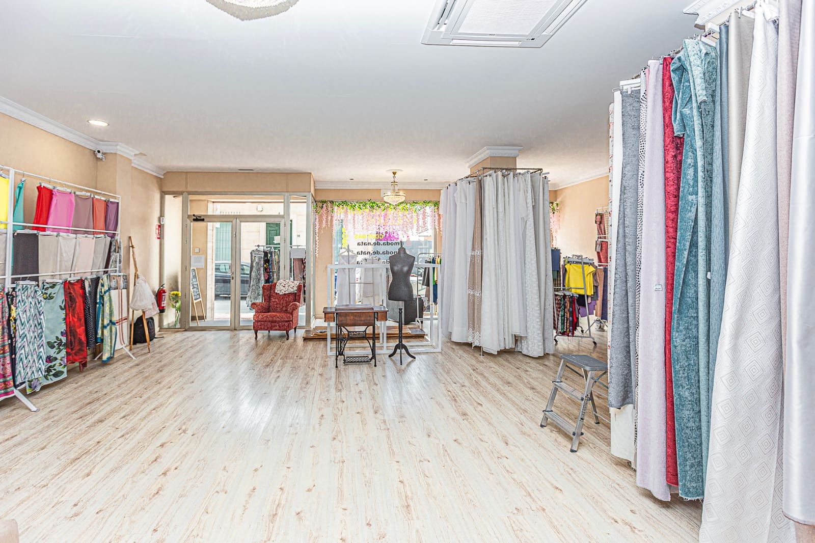 Commercial for sale in Torrevieja - € 199,000 (Ref: 8387510)