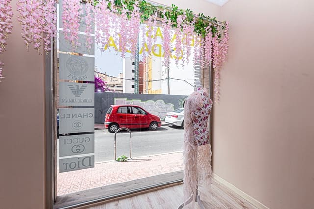 Commercial for sale in Las Piscinas Naturales, Torrevieja - € 199,000 (Ref: 8387510)