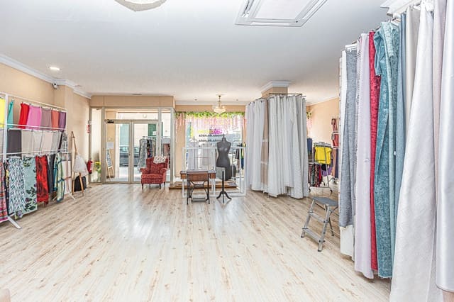 Commercial for sale in Las Piscinas Naturales, Torrevieja - € 199,000 (Ref: 8387510)