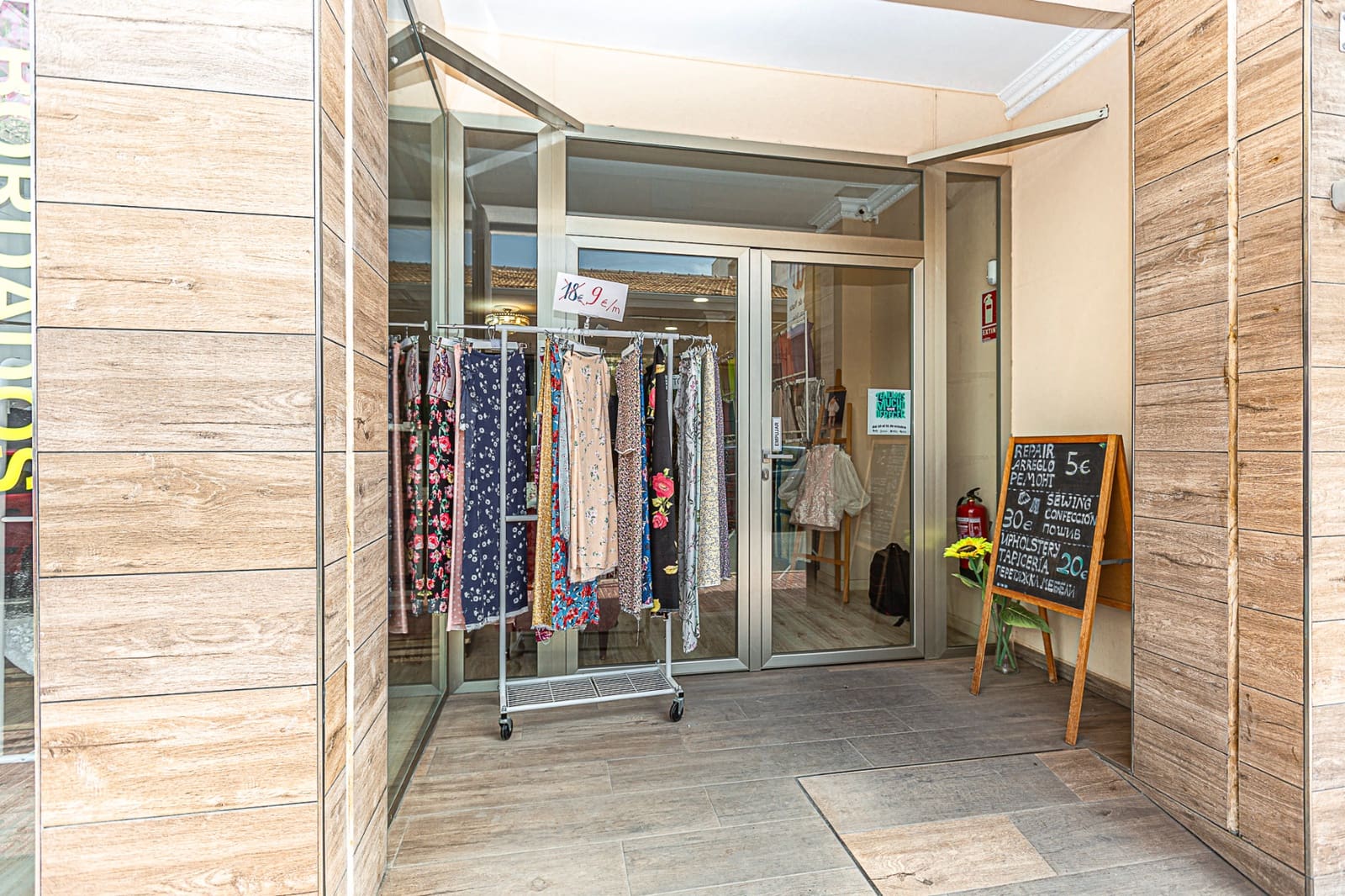 Commercial for sale in Torrevieja - € 199,000 (Ref: 8387510)