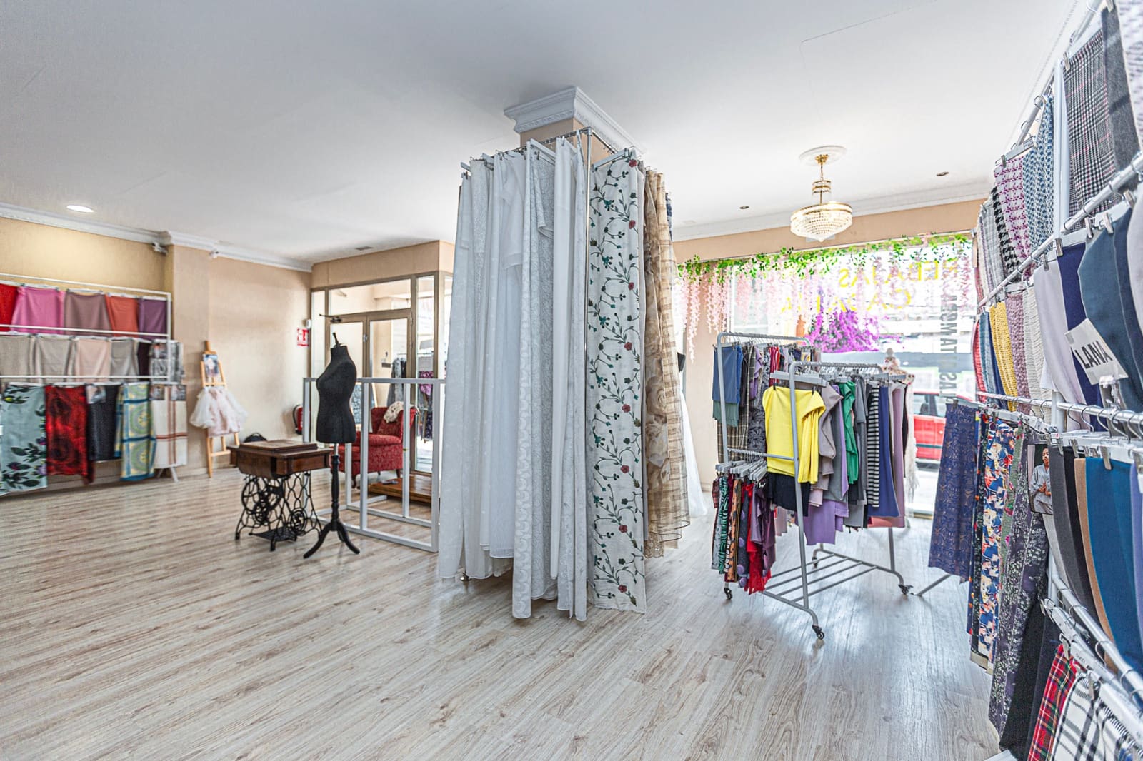 Commercial for sale in Torrevieja - € 199,000 (Ref: 8387510)