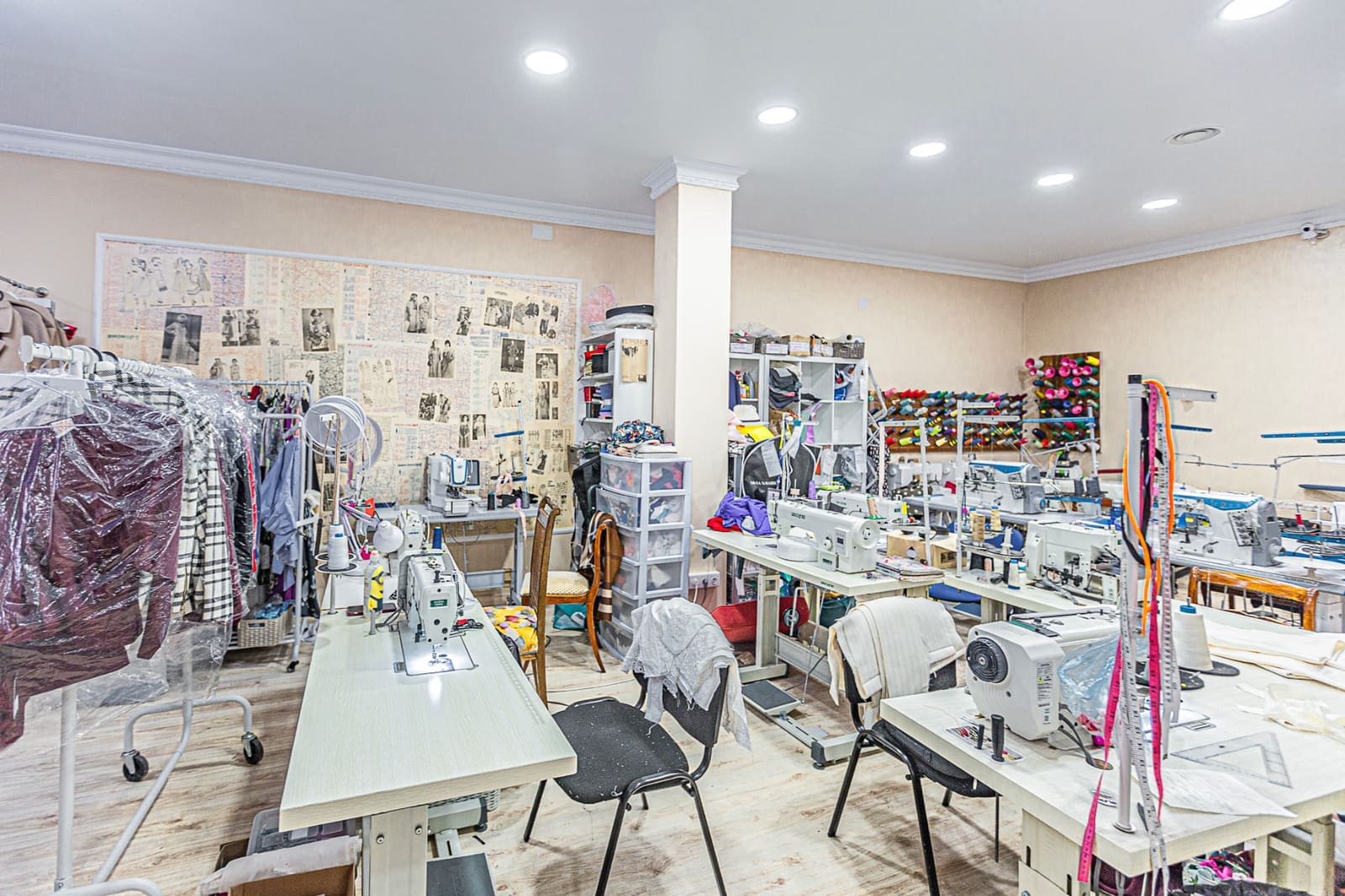 Commercial for sale in Torrevieja - € 199,000 (Ref: 8387510)