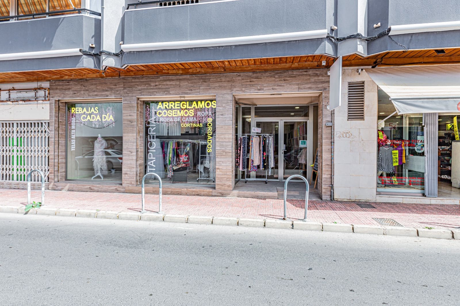 Commercial for sale in Torrevieja - € 199,000 (Ref: 8387510)