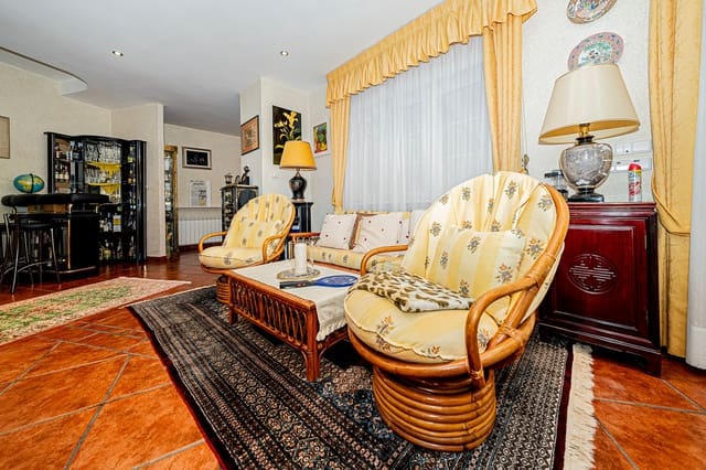 3 Zimmer Villa zu verkaufen in Cabo Roig, Orihuela mit Pool Garage - 1.690.000 € (Ref: 8408841)