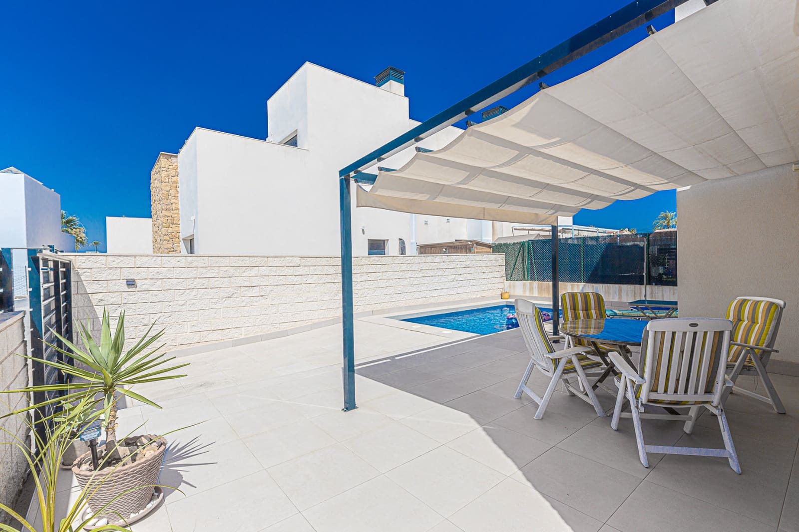 3 bedroom Villa for sale in Dona Pepa with pool - € 405,000 (Ref: 8425577)