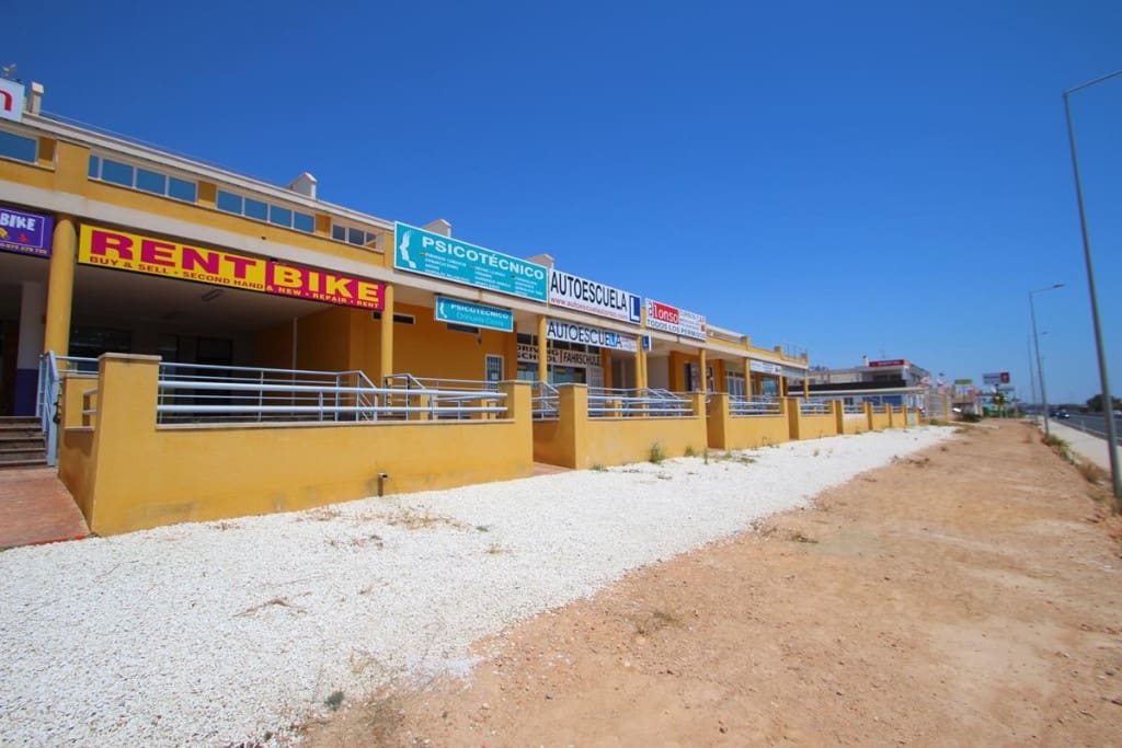 Komercyjne do wynajęcia w La Zenia - 1 800 € (Ref: 8428074)