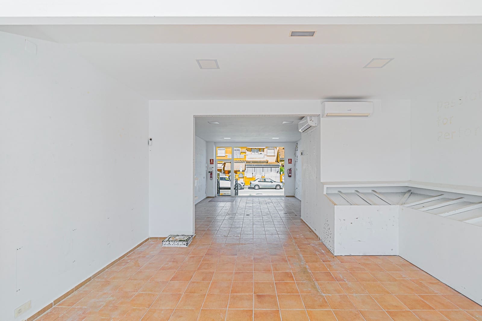 Komercyjne do wynajęcia w La Zenia - 1 800 € (Ref: 8428074)