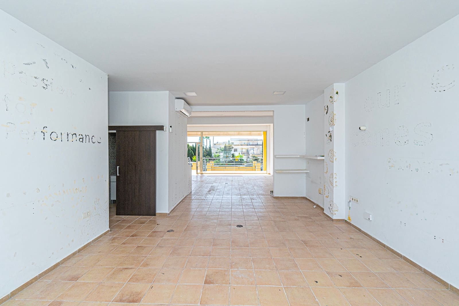 Komercyjne do wynajęcia w La Zenia - 1 800 € (Ref: 8428074)