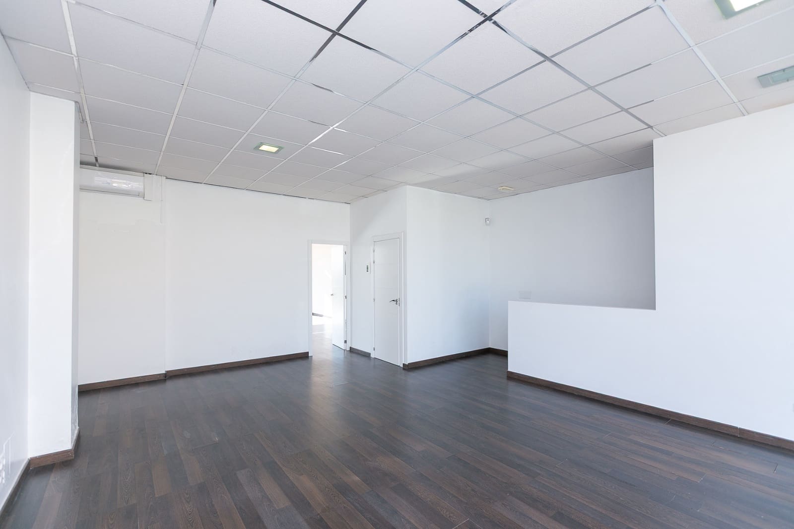 Commercial for rent in La Zenia - € 1,800 (Ref: 8428074)