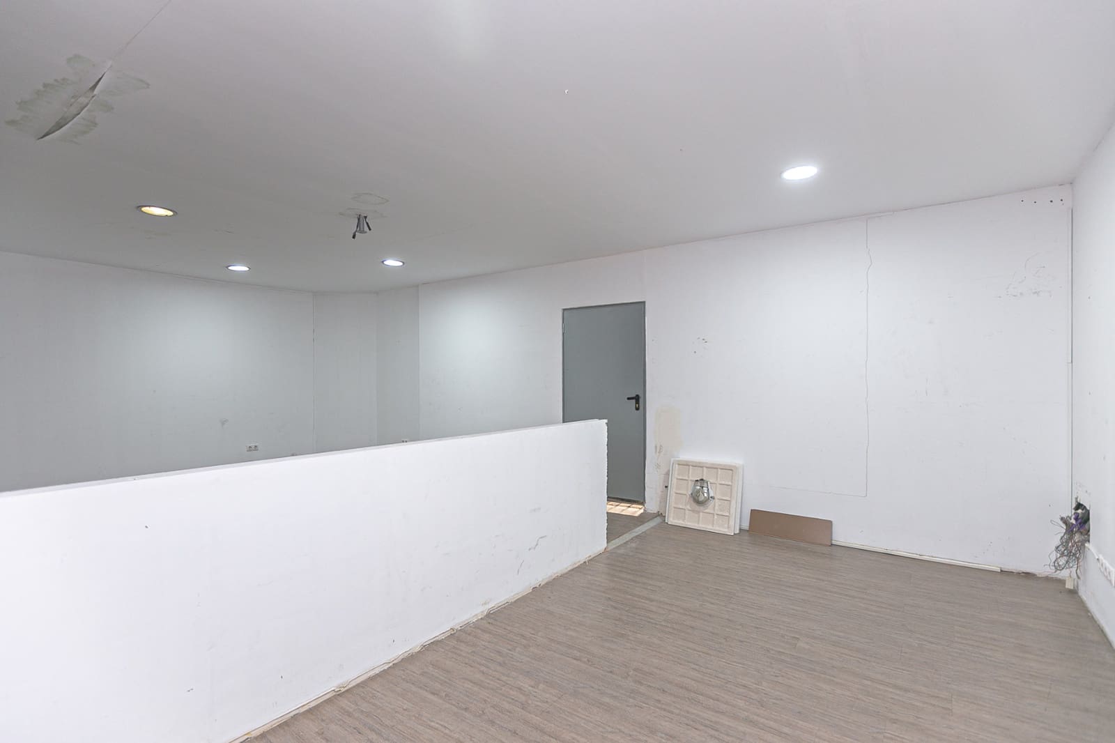 Commercial for rent in La Zenia - € 1,800 (Ref: 8428074)