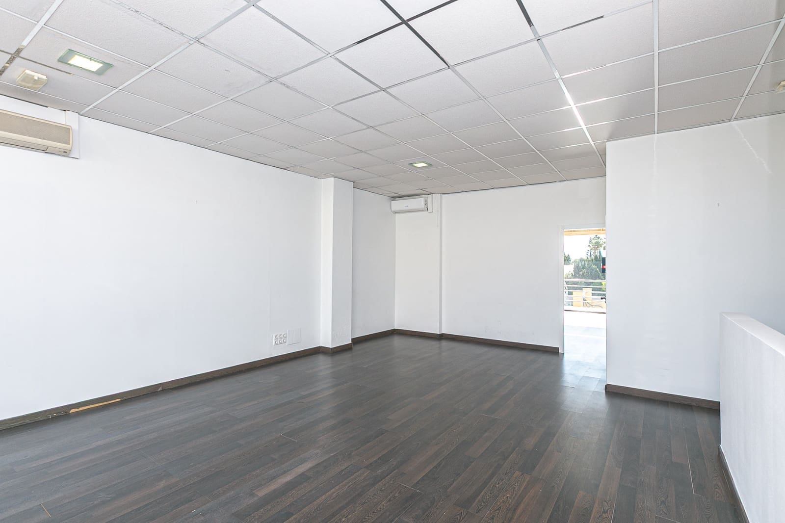 Commercial for rent in La Zenia - € 1,800 (Ref: 8428074)