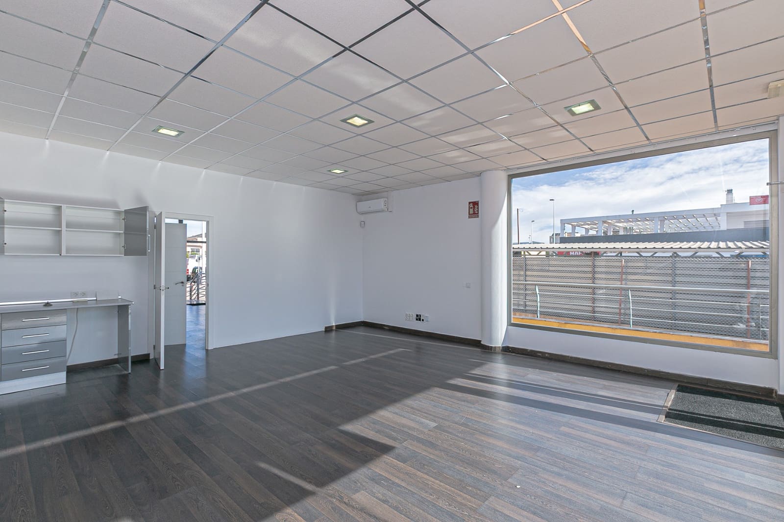 Commercial for rent in La Zenia - € 1,800 (Ref: 8428074)