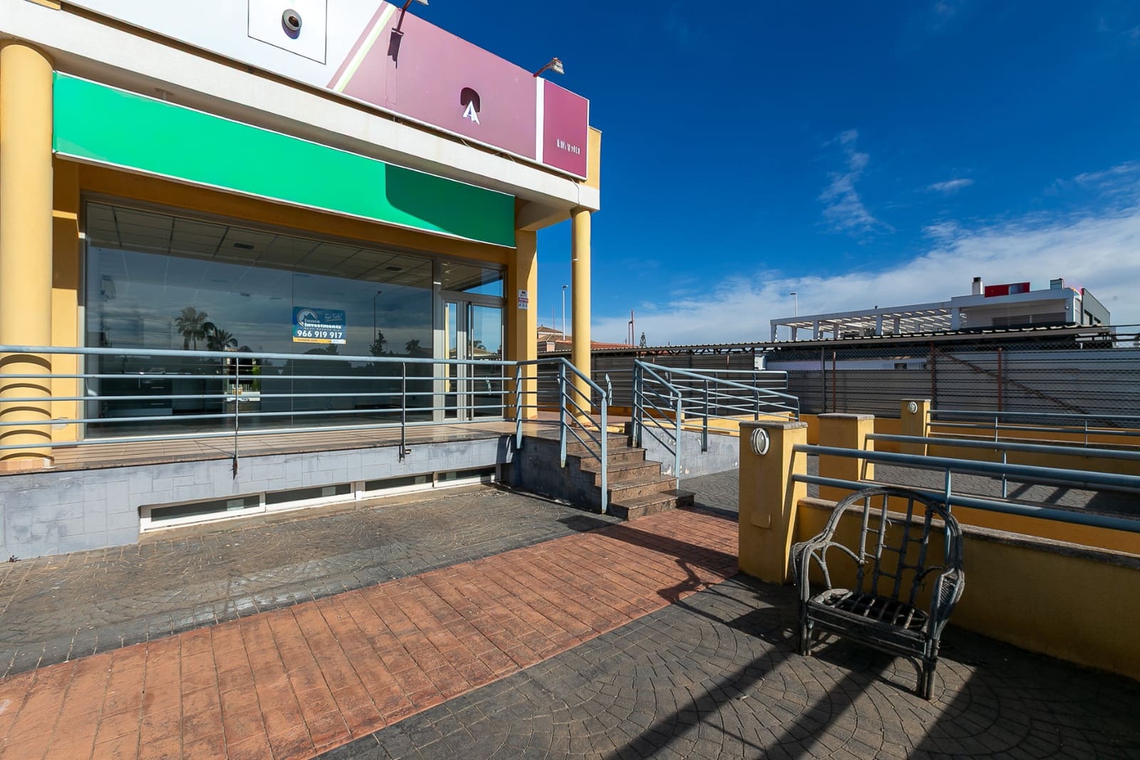 Commercial for rent in La Zenia - € 1,800 (Ref: 8428074)