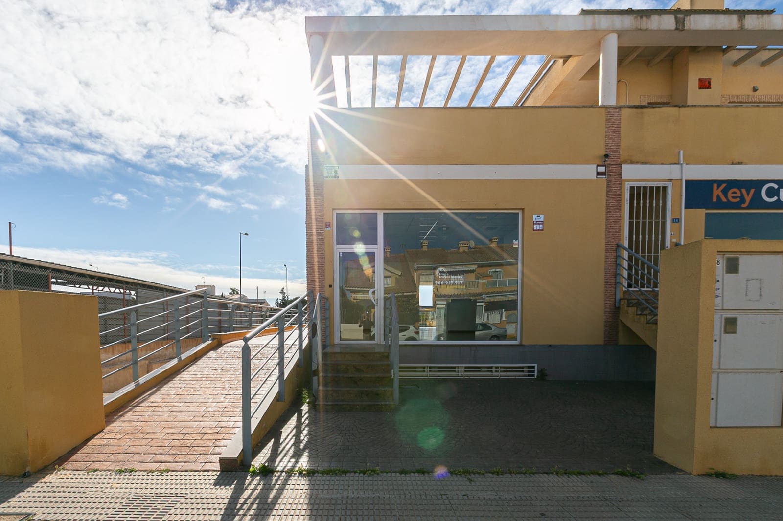 Commercial for rent in La Zenia - € 1,800 (Ref: 8428074)