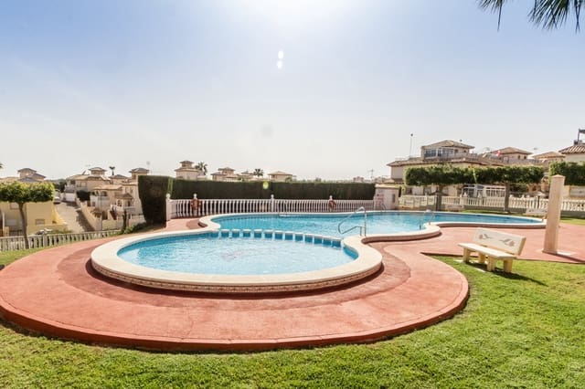 3 soverom Rekkehus til salgs i Playa Flamenca, Orihuela med svømmebasseng - € 215 000 (Ref: 8595754)