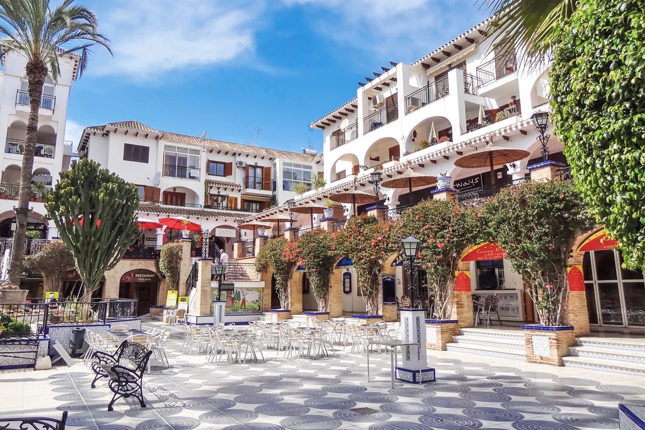 2 bedroom Apartment for sale in Villamartin with pool - € 299,000 (Ref: 8718511)