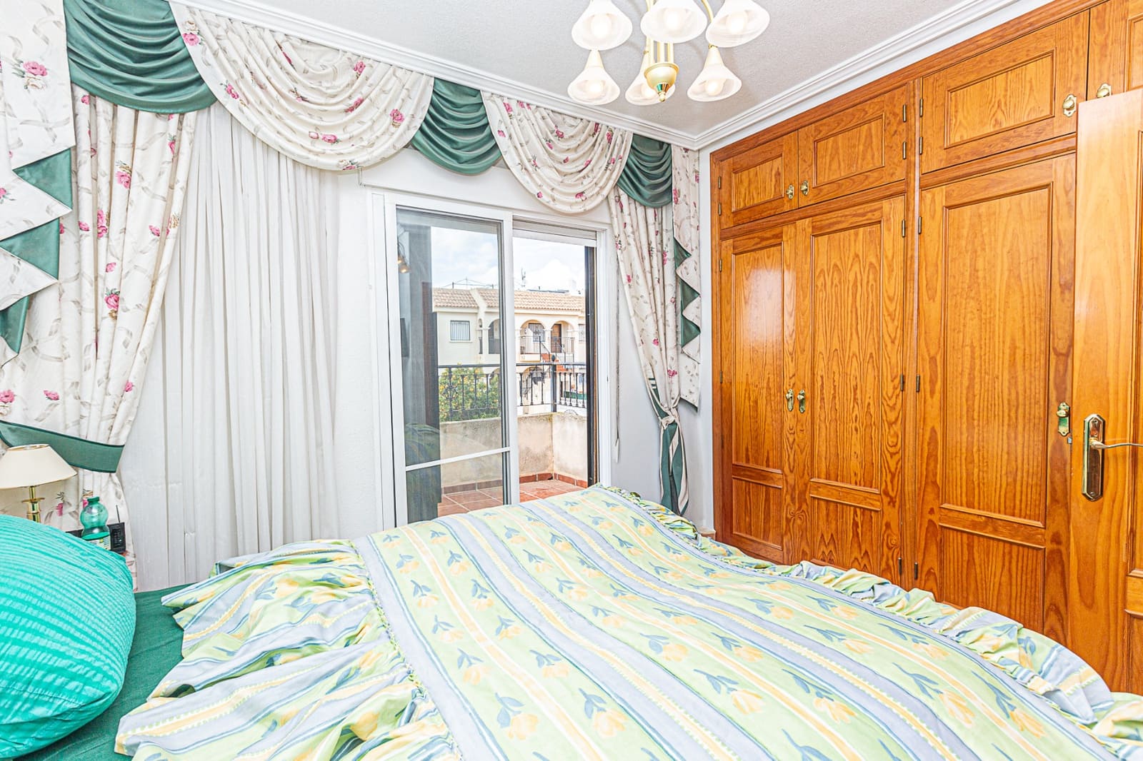 3 slaapkamer Villa te koop in La Zenia met zwembad - € 225.000 (Ref: 8878663)