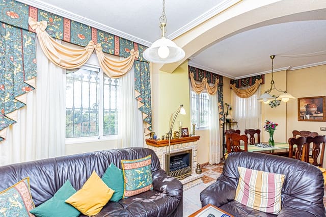 3 slaapkamer Villa te koop in La Zenia, Orihuela met zwembad - € 225.000 (Ref: 8878663)