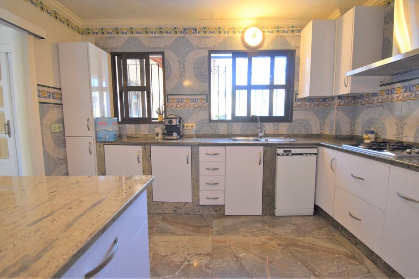 4 chambre Villa/Maison à vendre à Villamartin avec piscine - 630 000 € (Ref: 8880684)