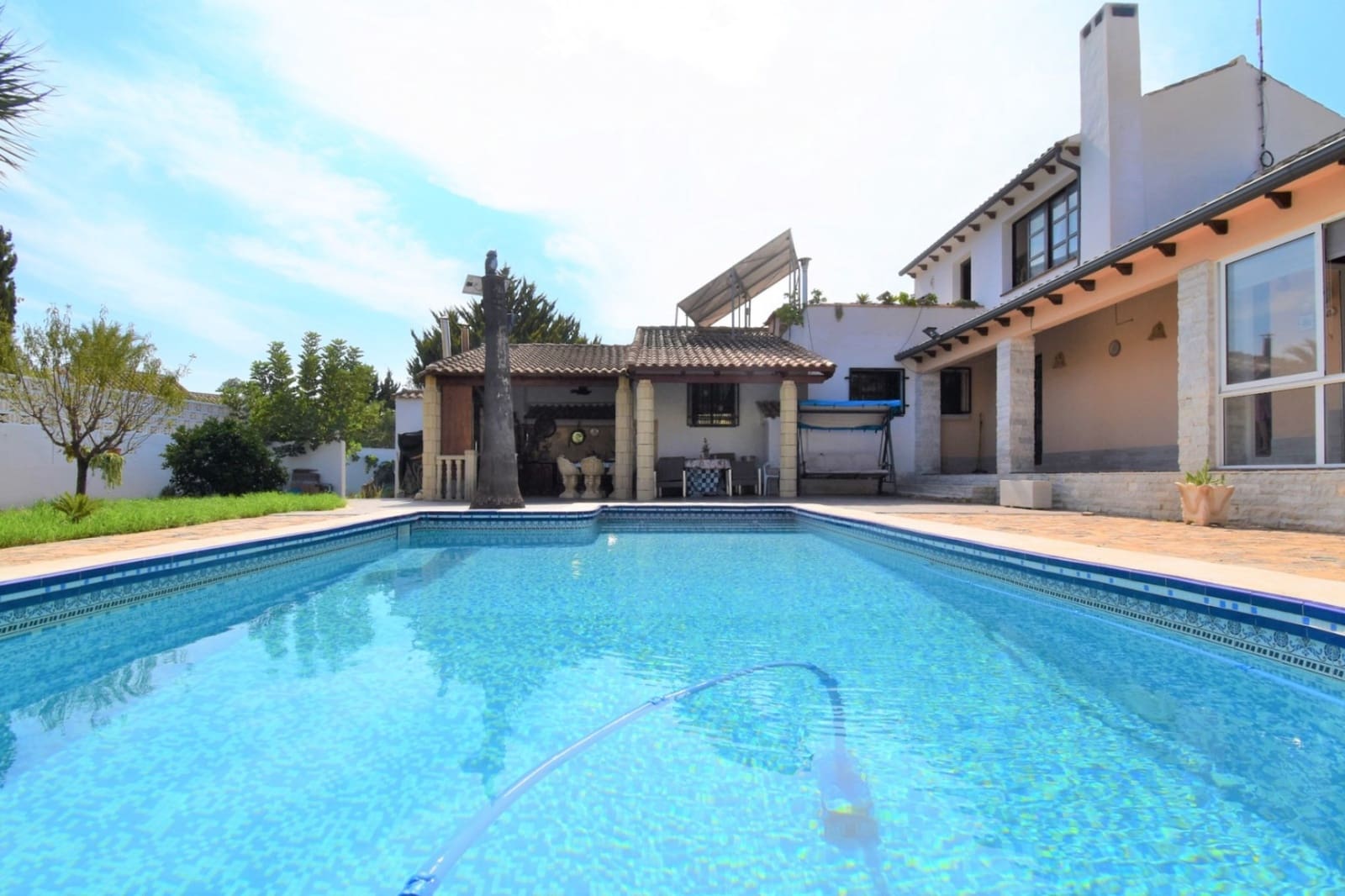 4 chambre Villa/Maison à vendre à Villamartin avec piscine - 630 000 € (Ref: 8880684)