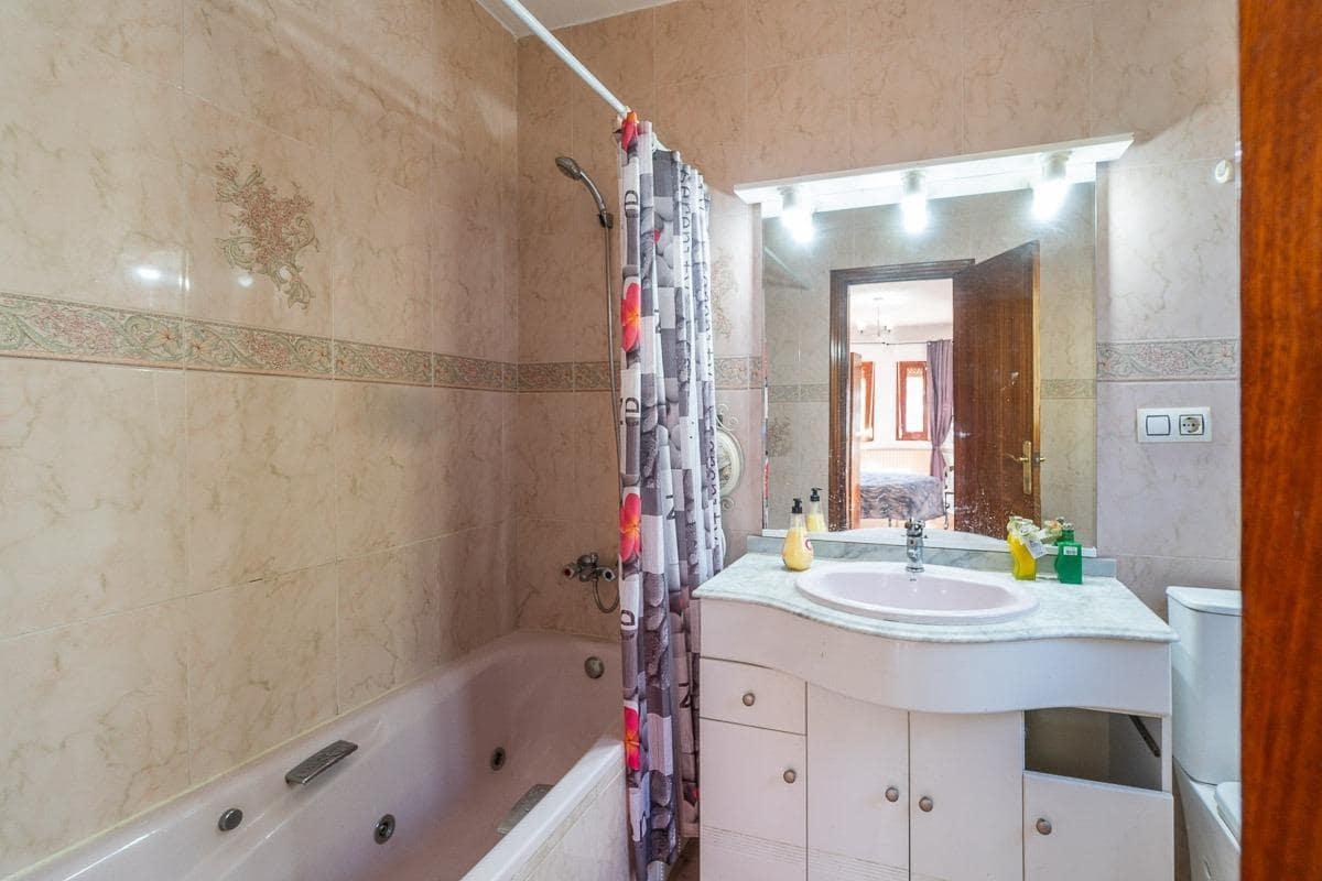 6 soveværelse Villa til salg i Villamartin med swimmingpool - € 450.000 (Ref: 8944319)