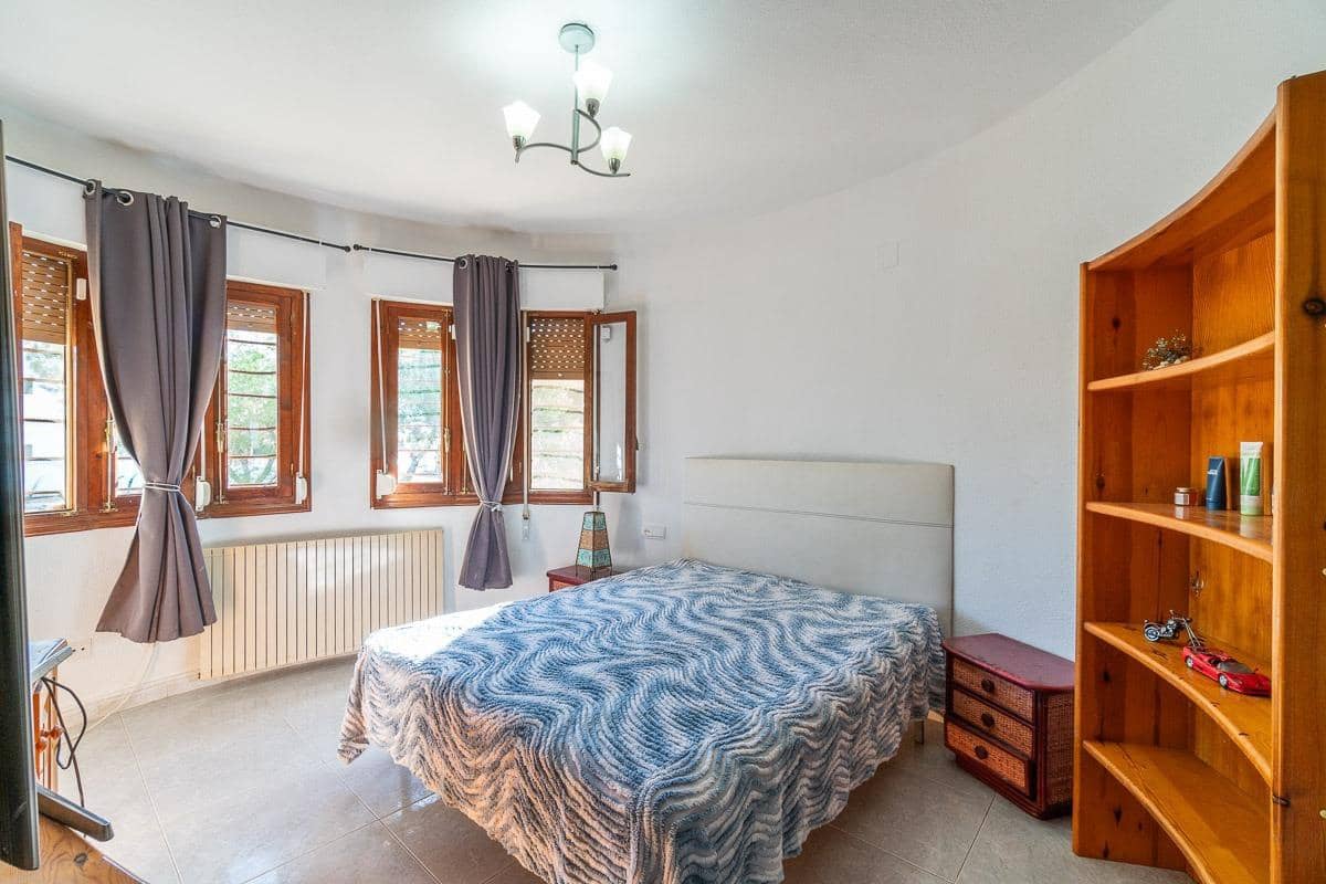 6 soveværelse Villa til salg i Villamartin med swimmingpool - € 450.000 (Ref: 8944319)