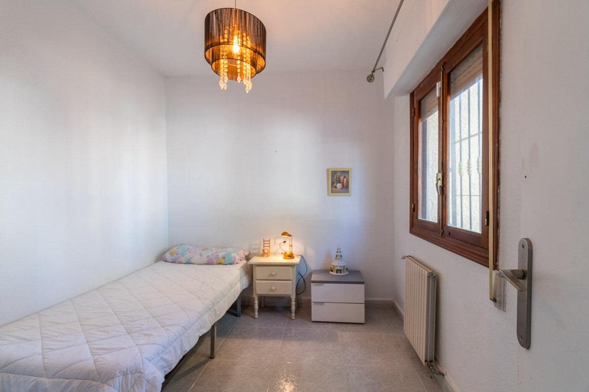 6 soveværelse Villa til salg i Villamartin med swimmingpool - € 450.000 (Ref: 8944319)