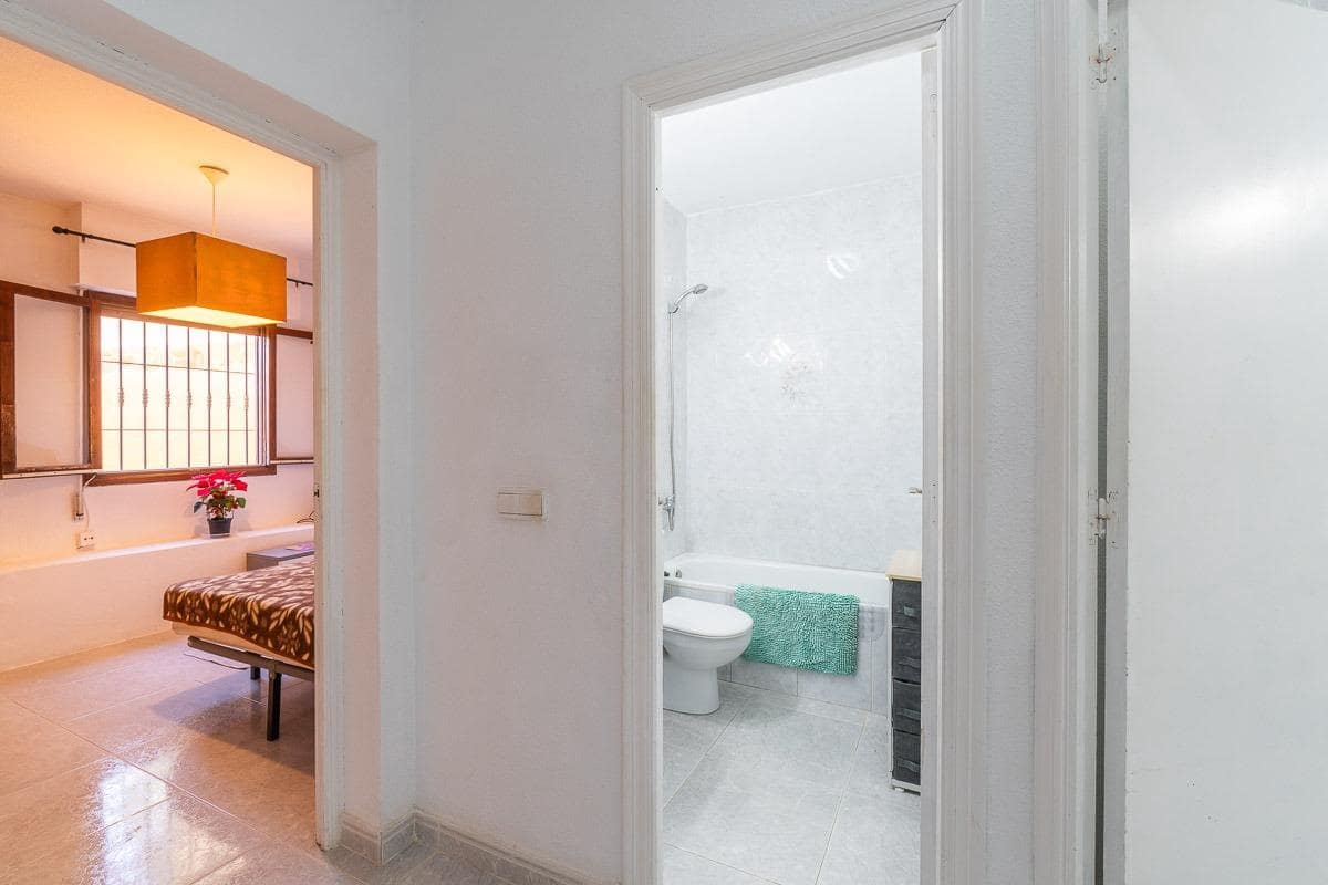 6 soveværelse Villa til salg i Villamartin med swimmingpool - € 450.000 (Ref: 8944319)