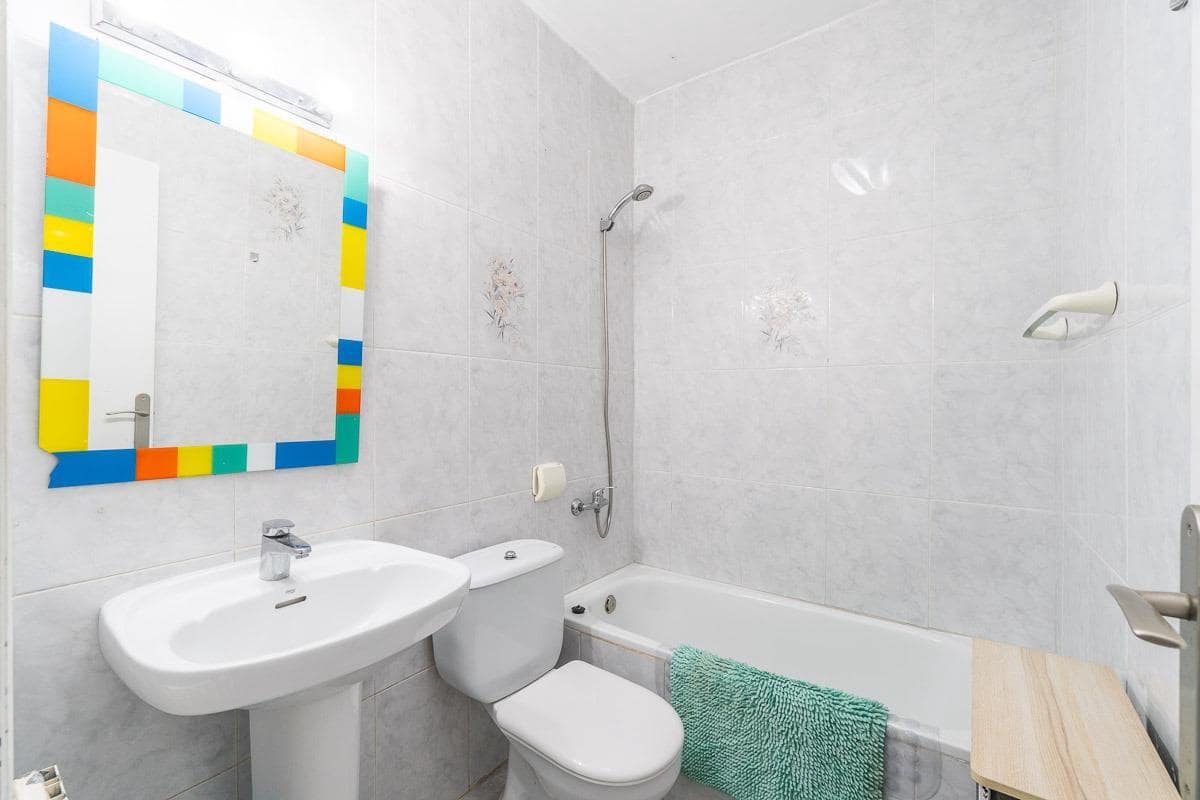 6 soveværelse Villa til salg i Villamartin med swimmingpool - € 450.000 (Ref: 8944319)