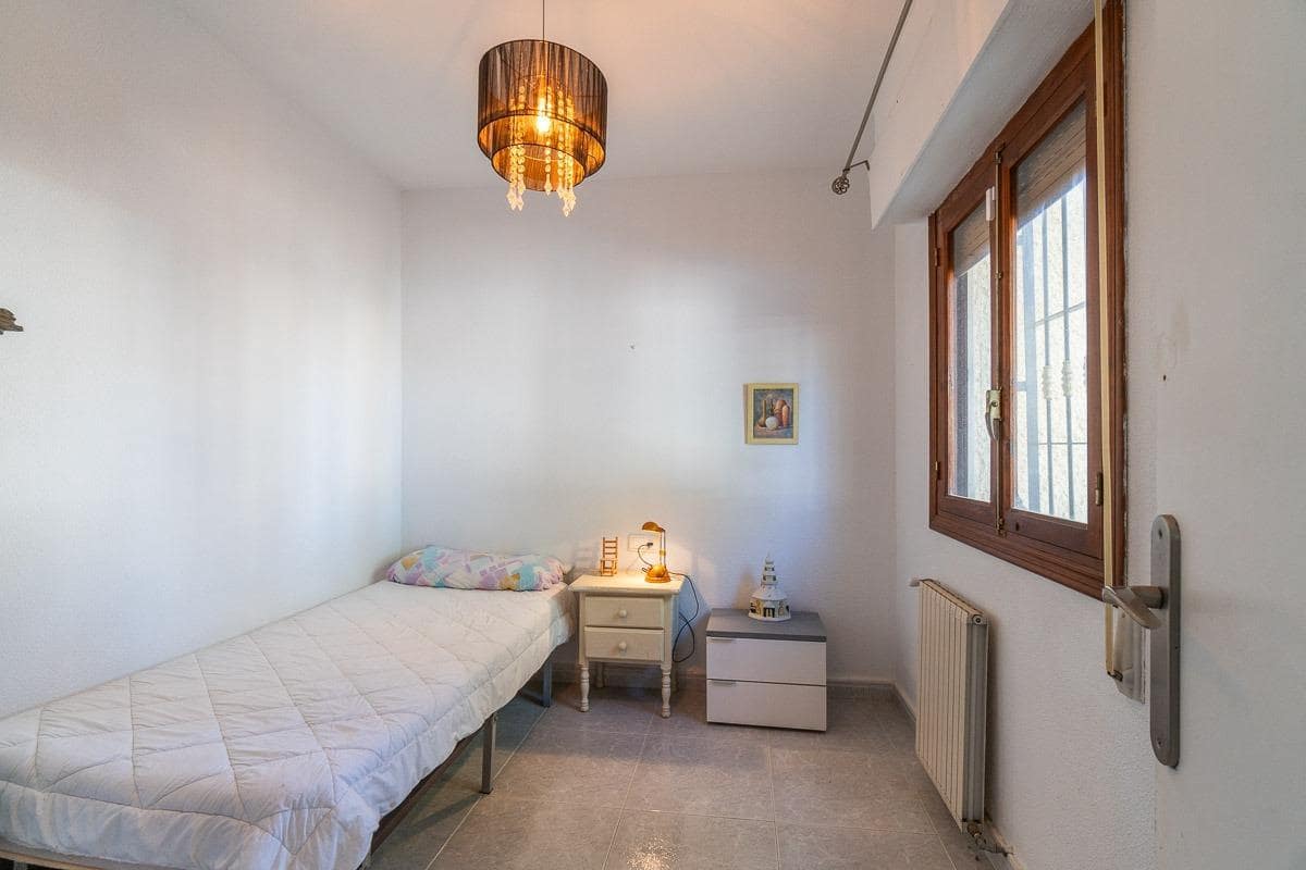 6 soveværelse Villa til salg i Villamartin med swimmingpool - € 450.000 (Ref: 8944319)