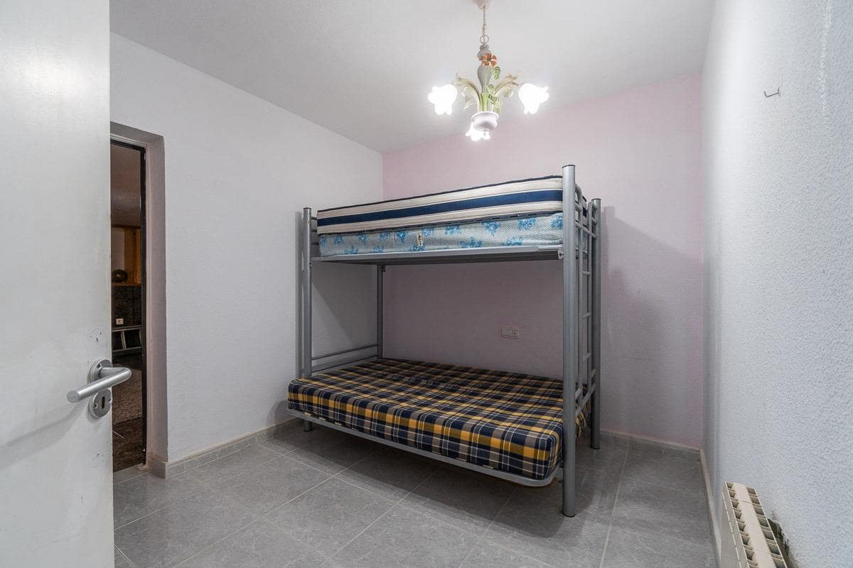 6 soveværelse Villa til salg i Villamartin med swimmingpool - € 450.000 (Ref: 8944319)