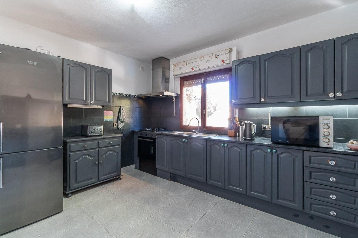 6 soveværelse Villa til salg i Villamartin med swimmingpool - € 450.000 (Ref: 8944319)