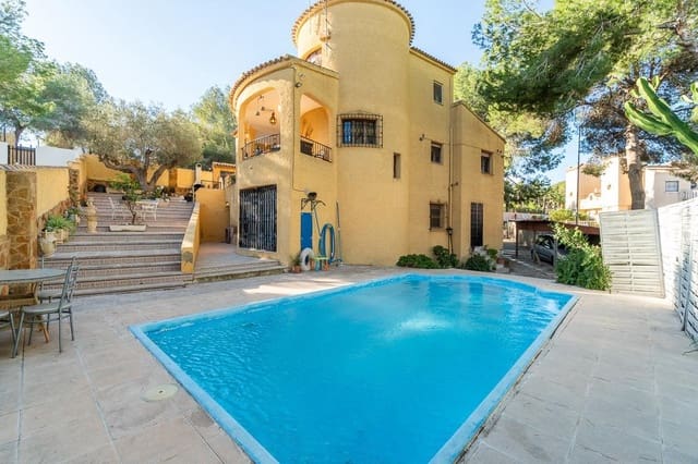 6 soveværelse Villa til salg i Villamartin, Orihuela med swimmingpool - € 450.000 (Ref: 8944319)