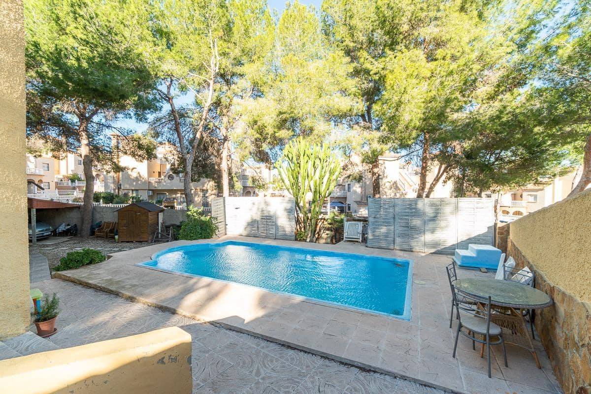 6 soveværelse Villa til salg i Villamartin med swimmingpool - € 450.000 (Ref: 8944319)