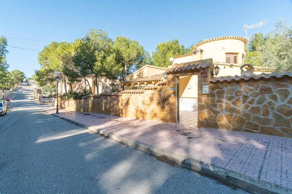 6 soveværelse Villa til salg i Villamartin med swimmingpool - € 450.000 (Ref: 8944319)