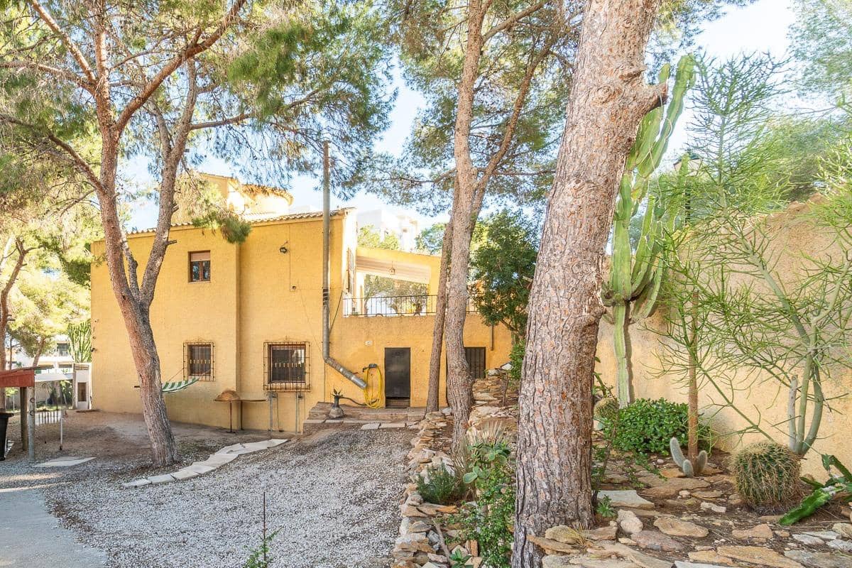 6 soveværelse Villa til salg i Villamartin med swimmingpool - € 450.000 (Ref: 8944319)