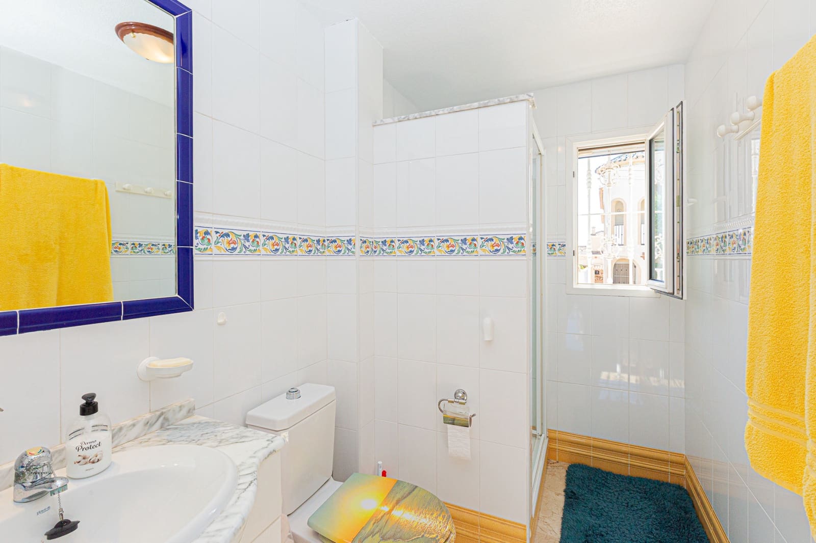 4 quarto Moradia para venda em Villamartin com piscina garagem - 450 000 € (Ref: 9002135)